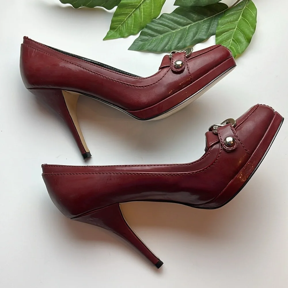 WHBM WINE CHAIN ACCENT LOAFER HEELS